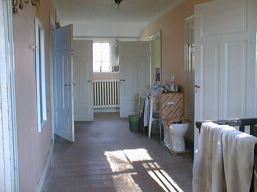 upperhall.jpg (37241 bytes)